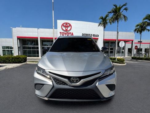 Used 2019 Toyota Camry SE FWD image 2