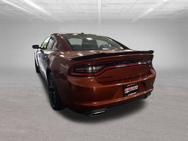 Used 2020 Dodge Charger SXT w/ Blacktop Package RWD image 5