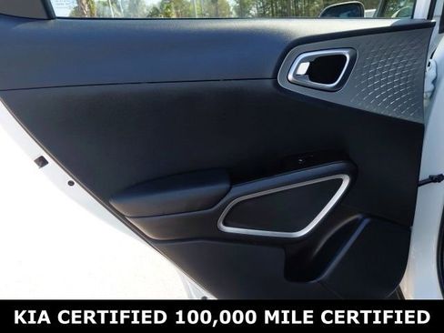 Certified 2025 Kia Soul LX image 21