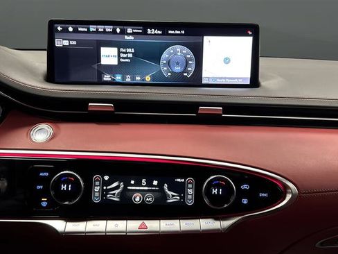 Used 2024 Genesis GV70 2.5T w/ Sport Prestige Package image 9