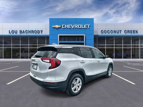 Used 2024 GMC Terrain SLE image 8