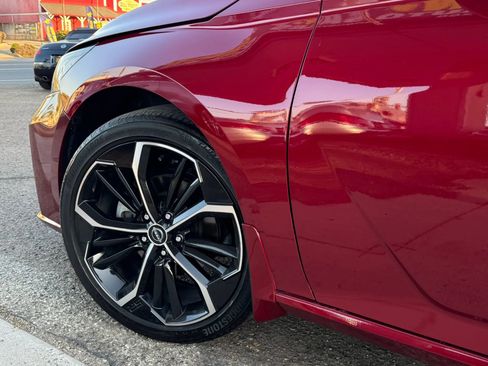 Used 2023 Nissan Altima 2.5 SR w/ SR Premium Package image 9