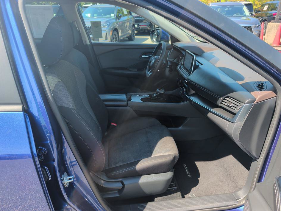 Used 2023 Nissan Rogue SV FWD image 12