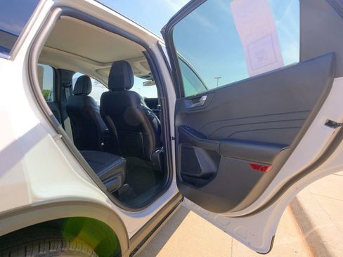 New 2025 Ford Escape SE image 16