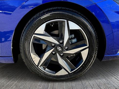 Used 2022 Hyundai Elantra Limited image 9
