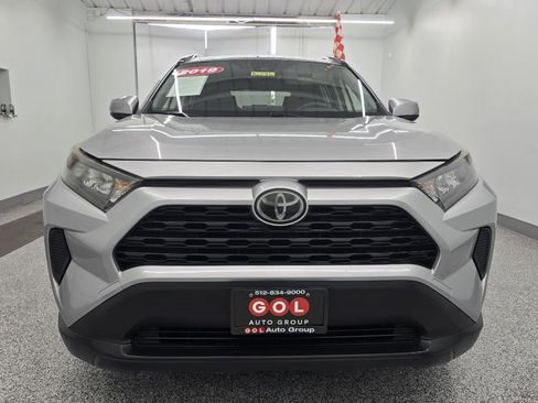 Used 2019 Toyota RAV4 LE image 4