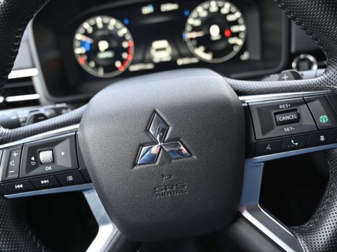 Used 2024 Mitsubishi Outlander SEL image 23