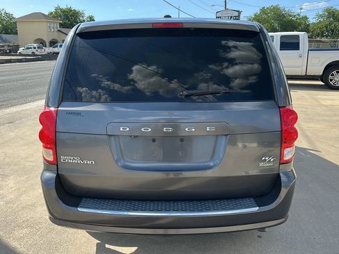 Used 2015 Dodge Grand Caravan R/T image 4