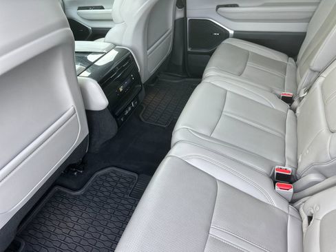 Used 2023 Jeep Wagoneer L 4WD w/ Premium Group I image 12