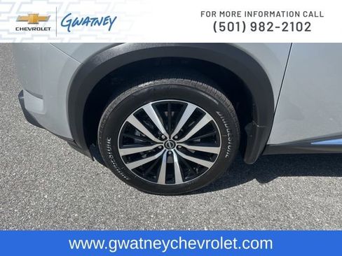 Used 2024 Nissan Pathfinder Platinum w/ Cargo Package image 9