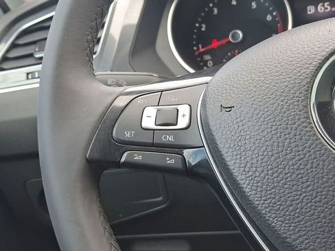 Used 2018 Volkswagen Tiguan SE w/ Panoramic Sunroof Package AWD/4WD image 17