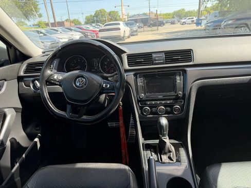 Used 2018 Volkswagen Passat 2.0T R-Line w/ R-Line Lighting Package FWD image 13