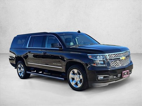 Used 2018 Chevrolet Suburban LT w/ LT Signature Package image 3