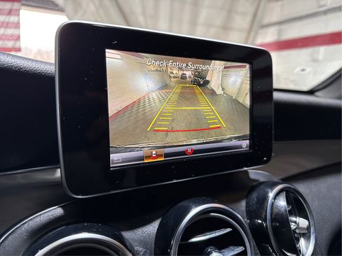 Used 2019 Mercedes-Benz GLC 300 4MATIC image 24