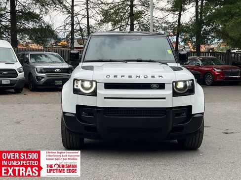 Used 2025 Land Rover Defender 130 X-Dynamic SE AWD/4WD image 2