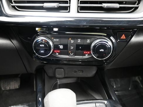 Used 2024 Chevrolet Trax RS w/ Sunroof Package image 45