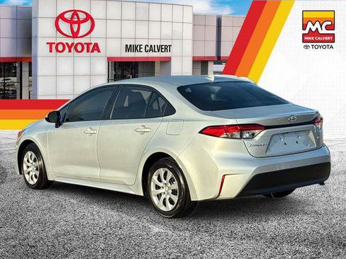 Certified 2025 Toyota Corolla LE FWD image 3