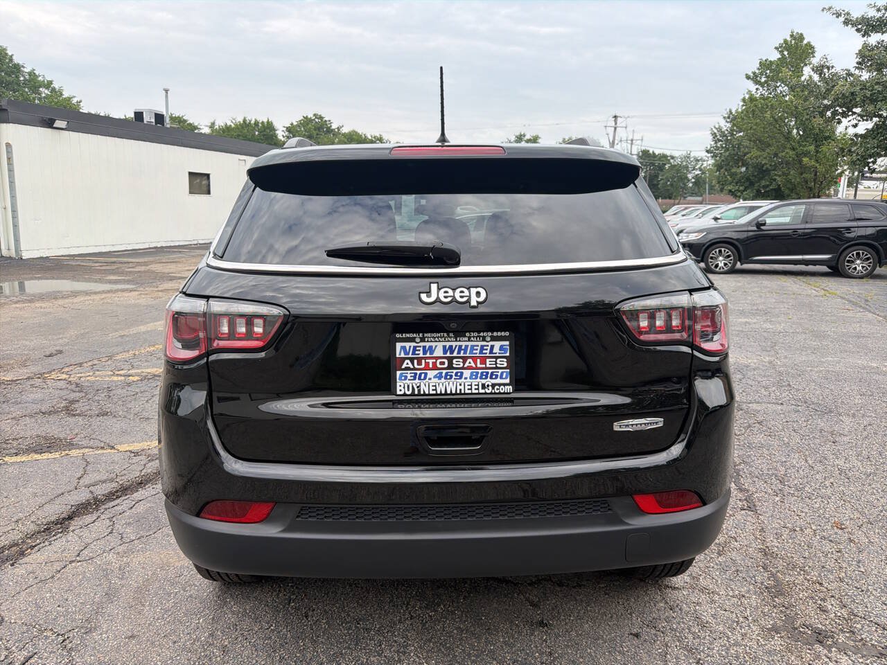 Used 2018 Jeep Compass Latitude w/ Cold Weather Group FWD image 5
