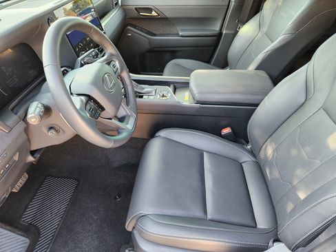 Used 2026 Lexus GX 550 w/ Cold Area Package AWD/4WD image 5