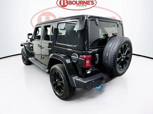 Used 2022 Jeep Wrangler Unlimited Sahara AWD/4WD image 7