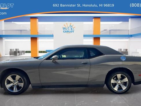 Used 2018 Dodge Challenger SXT RWD image 4