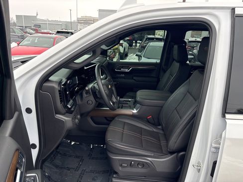 Used 2024 Chevrolet Silverado 1500 High Country w/ Technology Package image 9