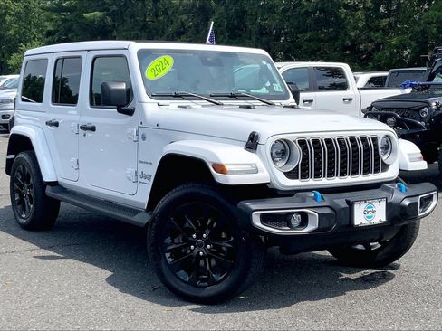 Certified 2024 Jeep Wrangler Unlimited Sahara w/ Technology Group AWD/4WD image 2