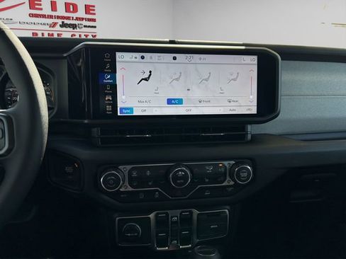 New 2026 Jeep Gladiator Sport AWD/4WD image 17