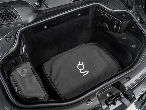 Used 2024 Lamborghini Revuelto image 42