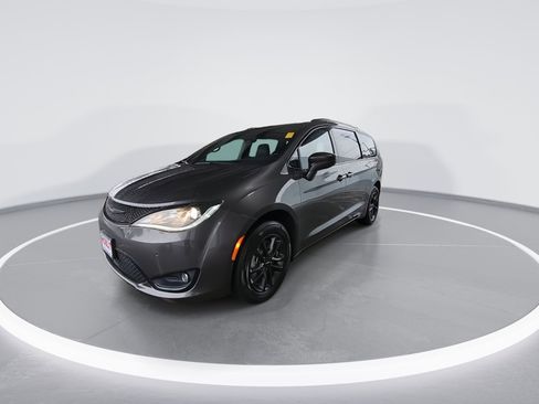 Certified 2020 Chrysler Pacifica Touring-L w/ Advanced Safetytec Group AWD/4WD image 8