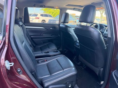 Used 2019 Toyota Highlander XLE AWD/4WD image 13