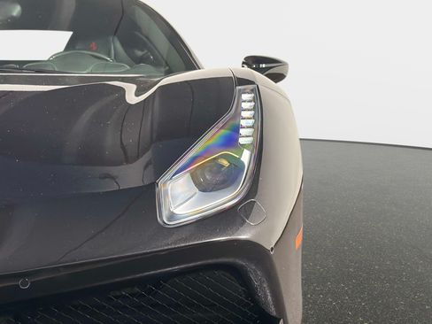 Used 2018 Ferrari 488 GTB RWD image 21