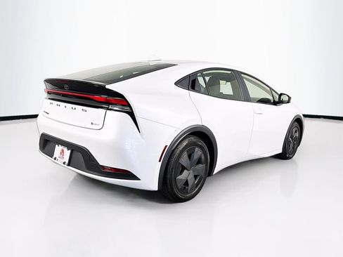 Used 2025 Toyota Prius LE FWD image 11