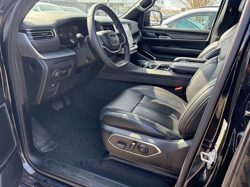 Used 2024 Jeep Wagoneer L Series II w/ Flexible Seating Group image 23