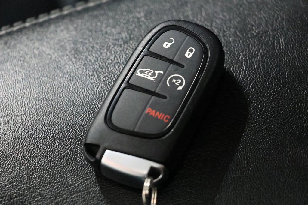 Used 2021 Jeep Cherokee Limited w/ Elite Package AWD/4WD image 38