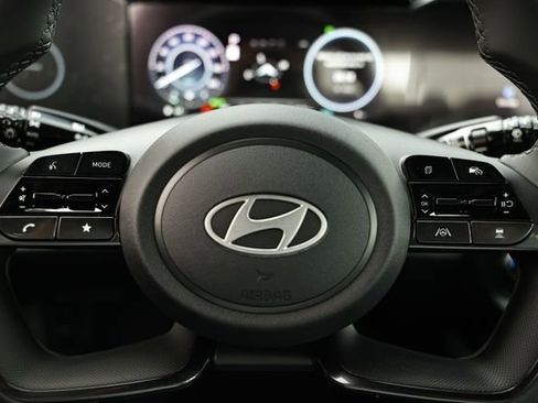 New 2025 Hyundai Elantra Limited image 12