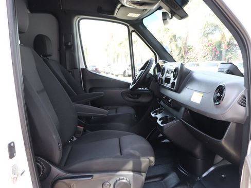 Used 2025 Mercedes-Benz Sprinter 2500 image 37