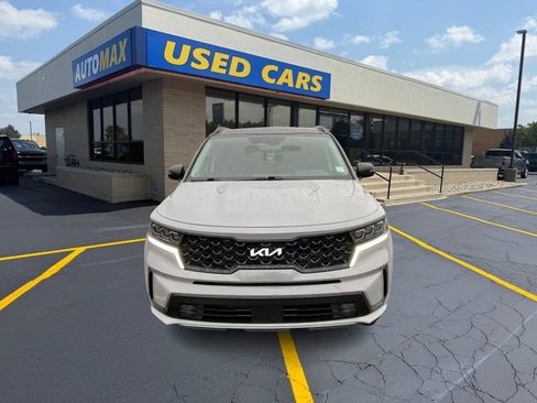 Used 2023 Kia Sorento SX image 3