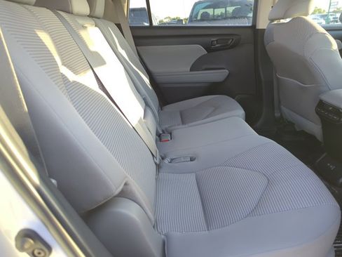 Certified 2025 Toyota Highlander LE FWD image 24