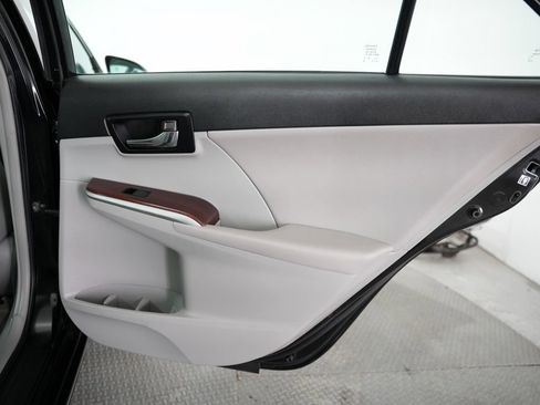 Used 2012 Toyota Camry XLE w/ Leather Pkg FWD image 38