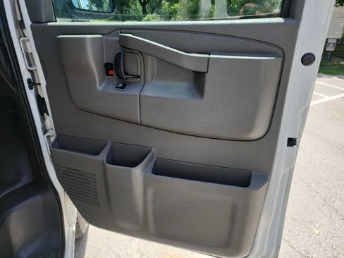 Used 2016 Chevrolet Express 2500 RWD image 15