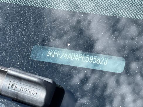 Used 2023 Kia Forte LXS image 27