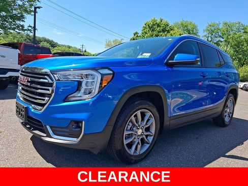 Used 2024 GMC Terrain SLT AWD/4WD image 3