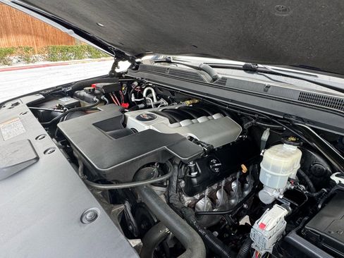 Used 2019 Cadillac Escalade Premium Luxury image 41