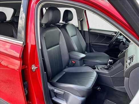 Used 2023 Volkswagen Tiguan SE FWD image 9