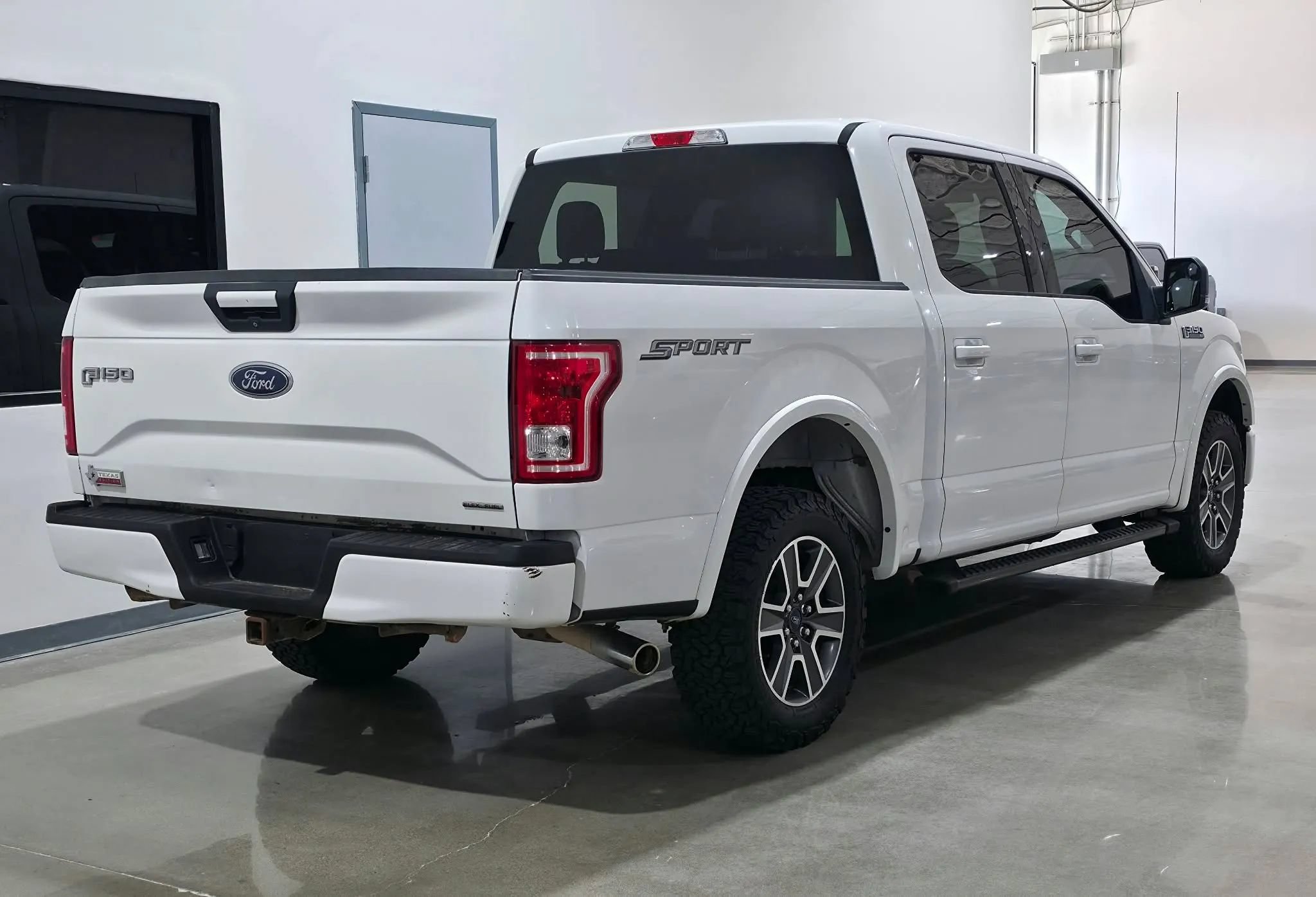 Used 2015 Ford F150 XLT w/ Equipment Group 301A Mid RWD image 3