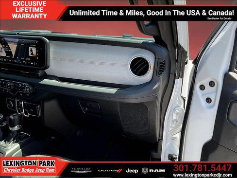 Used 2026 Jeep Wrangler Unlimited Sahara AWD/4WD image 26