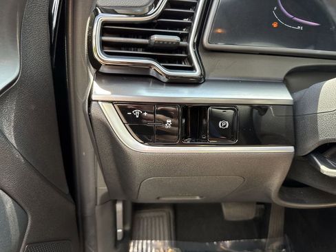 Used 2024 Kia Sportage EX image 57