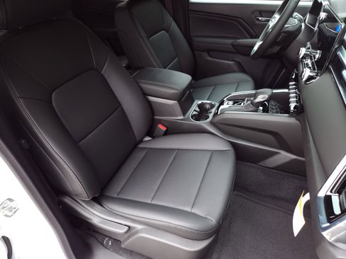 New 2026 GMC Canyon Elevation w/ Convenience Package image 37