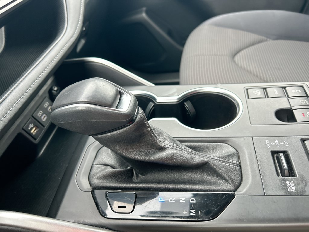 Used 2024 Toyota Highlander LE AWD/4WD image 25